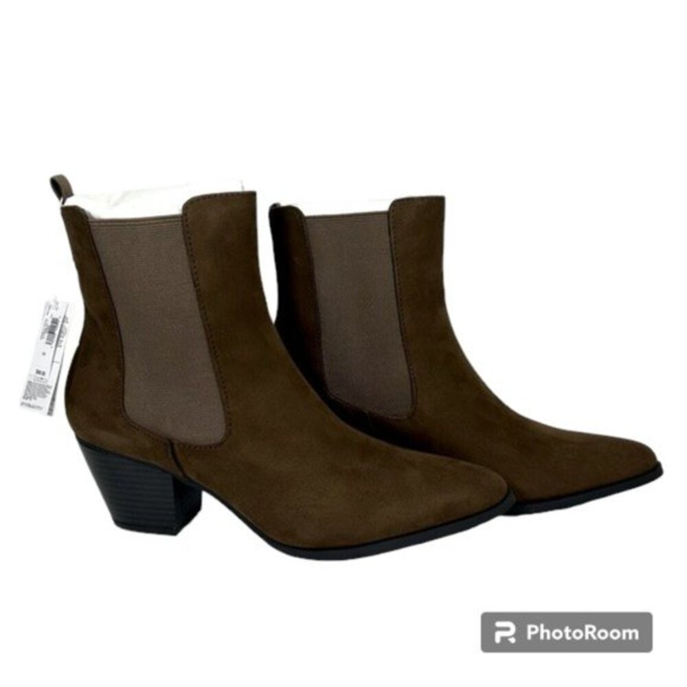 NWT GAP Heeled Chelsea Boots Size 8.5 Women's